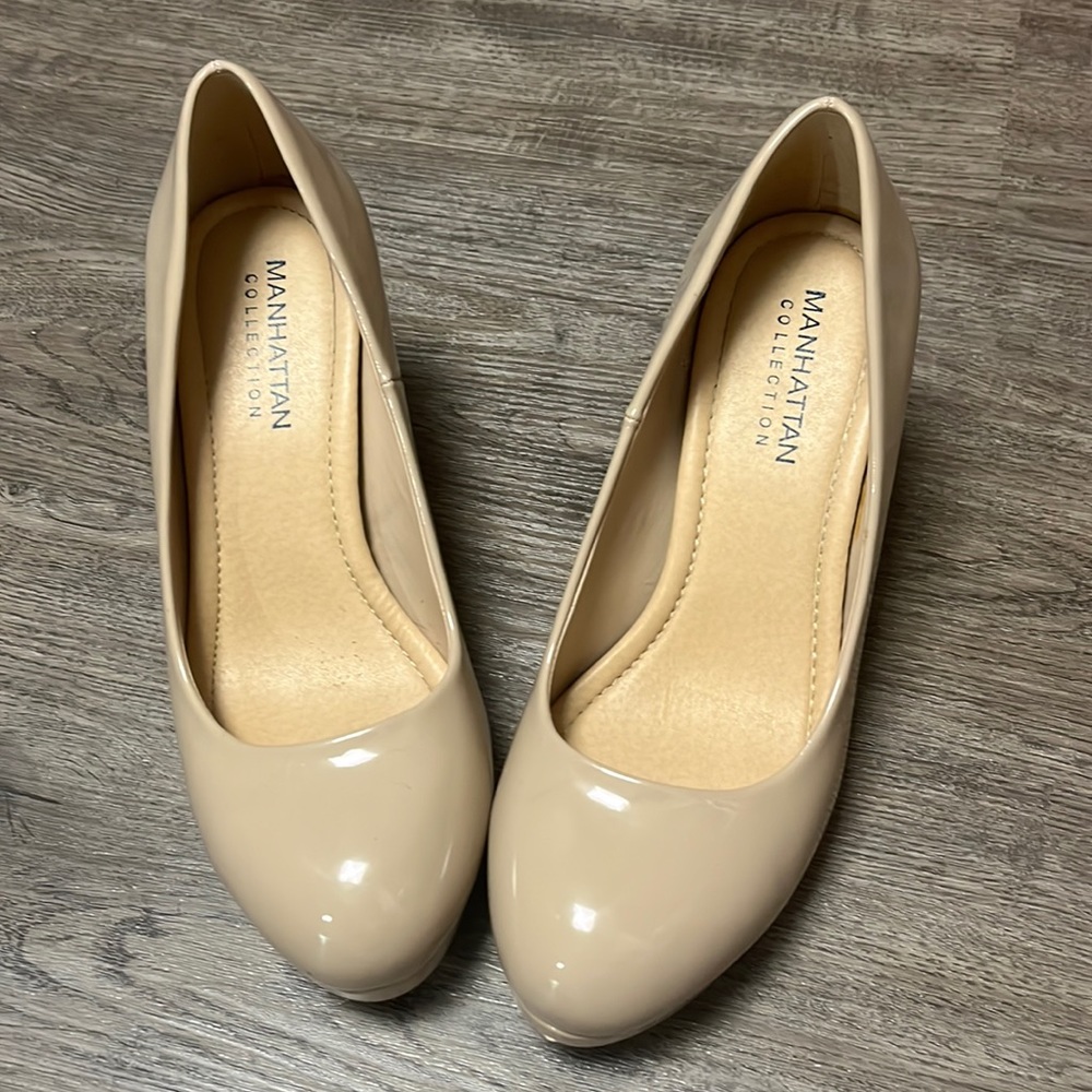 Like new Manhattan Pumps